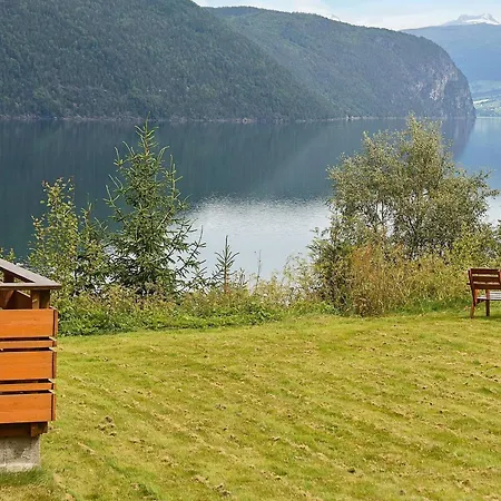 Three-bedroom In Utvik 1 * Reed