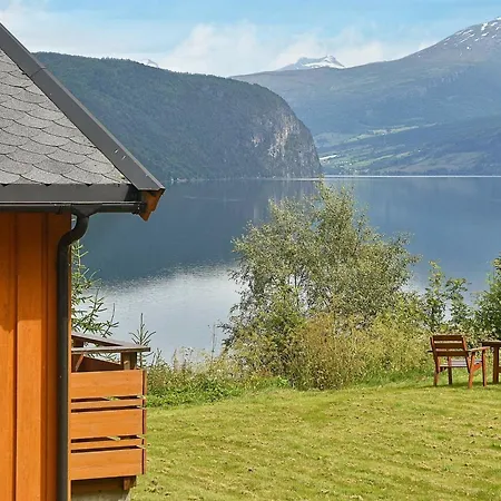 Feriehus Three-bedroom In Utvik 1 *