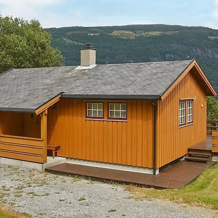 Three-bedroom In Utvik 1 Feriehus Reed